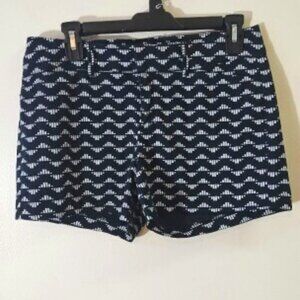 Old Navy pixie shorts - black/white geometric wave design - size 4.